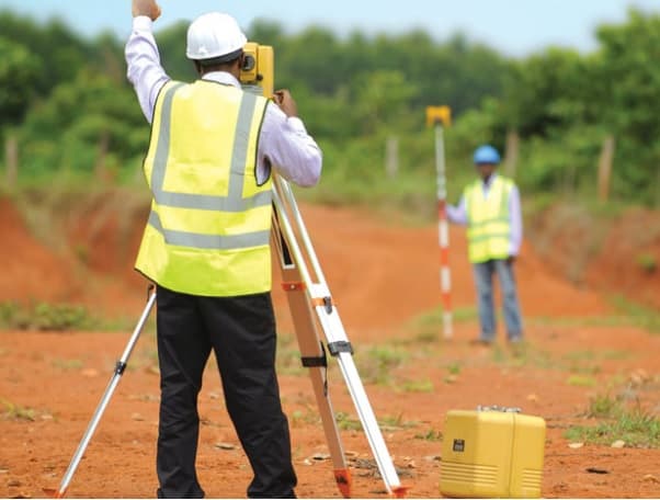 Descubre cómo ser un topógrafo: los fundamentos de la ingeniería y la topografía.